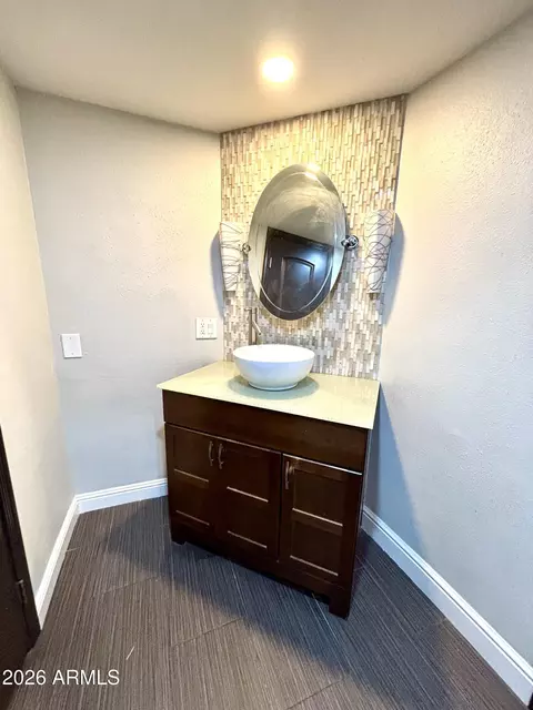 Bath - 1624 E Campbell Ave #12, Phoenix, AZ 85016 photo 1 of 5
