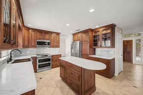 Kitchen - 3922 E Goldfinch Gate Ln, Phoenix, AZ 85044 photo 3 of 4