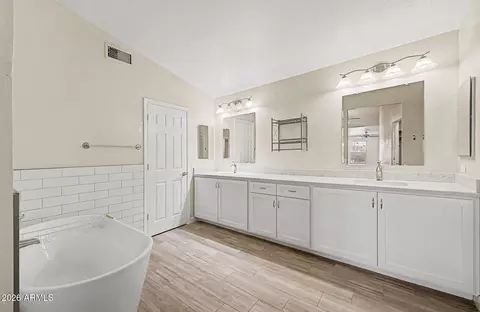 Bath - 3922 E Goldfinch Gate Ln, Phoenix, AZ 85044 photo 1 of 6