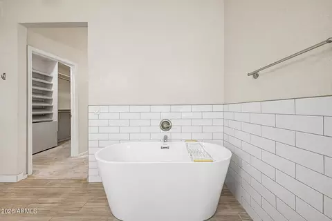 Bath - 3922 E Goldfinch Gate Ln, Phoenix, AZ 85044 photo 5 of 6