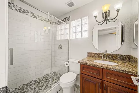 Bath - 3922 E Goldfinch Gate Ln, Phoenix, AZ 85044 photo 3 of 6