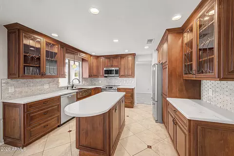 Kitchen - 3922 E Goldfinch Gate Ln, Phoenix, AZ 85044 photo 1 of 4