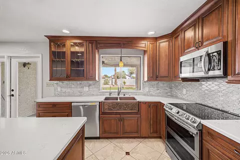 Kitchen - 3922 E Goldfinch Gate Ln, Phoenix, AZ 85044 photo 4 of 4