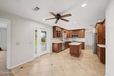 Kitchen - 3922 E Goldfinch Gate Ln, Phoenix, AZ 85044 photo 2 of 4