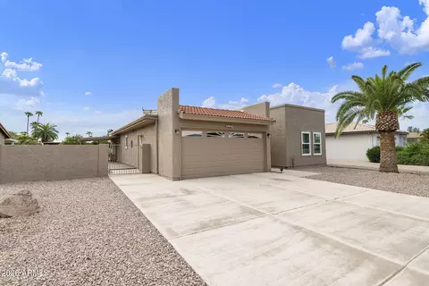 25843 S New Town Dr, Sun Lakes, AZ 85248