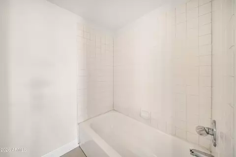 Bath - 8302 N 21st Dr #L201, Phoenix, AZ 85021 photo 3 of 5