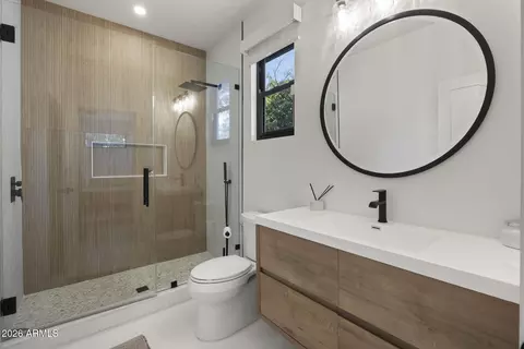 Bath - 3832 E Fairmount Ave, Phoenix, AZ 85018 photo 6 of 6