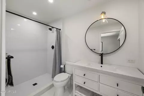 Bath - 3832 E Fairmount Ave, Phoenix, AZ 85018 photo 4 of 6