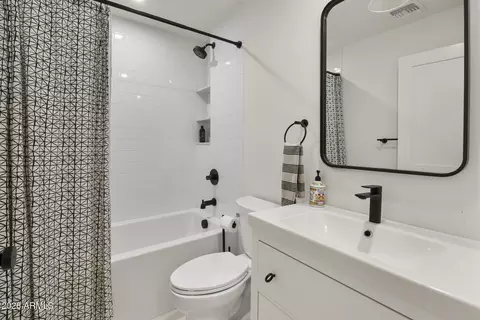 Bath - 3832 E Fairmount Ave, Phoenix, AZ 85018 photo 5 of 6