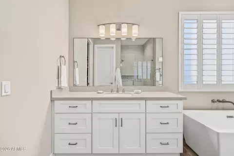 Bath - 618 E Tumbleweed Dr, Phoenix, AZ 85085 photo 4 of 10