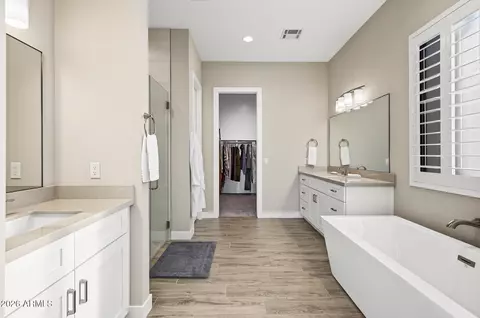 Bath - 618 E Tumbleweed Dr, Phoenix, AZ 85085 photo 1 of 10