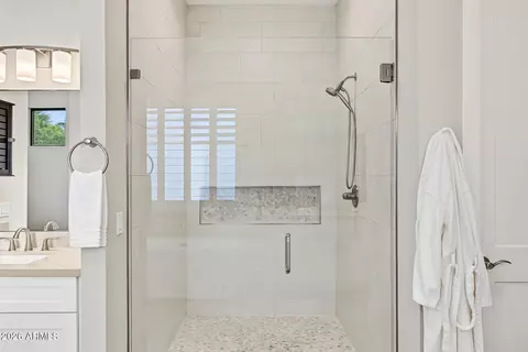 Bath - 618 E Tumbleweed Dr, Phoenix, AZ 85085 photo 6 of 10