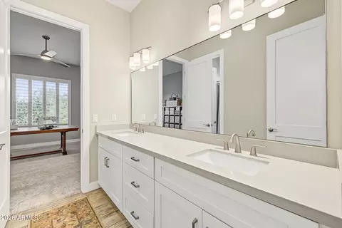 Bath - 618 E Tumbleweed Dr, Phoenix, AZ 85085 photo 8 of 10
