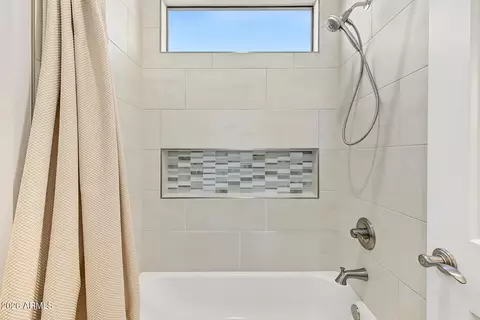 Bath - 618 E Tumbleweed Dr, Phoenix, AZ 85085 photo 9 of 10