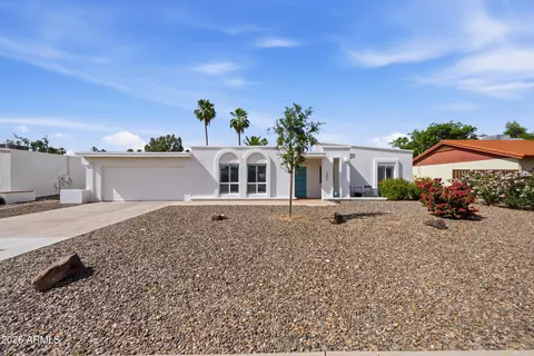 Exterior - 202 E Sharon Ave, Phoenix, AZ 85022 photo 1 of 7