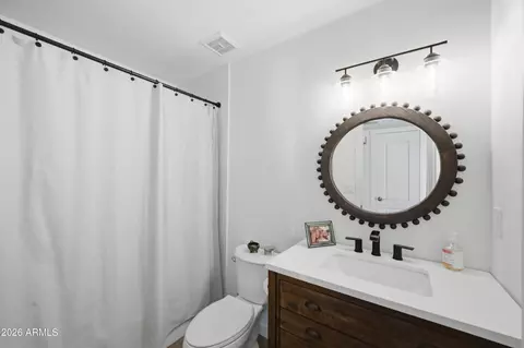 Bath - 202 E Sharon Ave, Phoenix, AZ 85022 photo 1 of 2