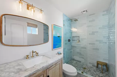 Bath - 202 E Sharon Ave, Phoenix, AZ 85022 photo 2 of 2