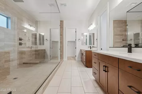 Bath - 813 E Corral Rd, Phoenix, AZ 85042 photo 1 of 8