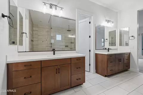 Bath - 813 E Corral Rd, Phoenix, AZ 85042 photo 2 of 8