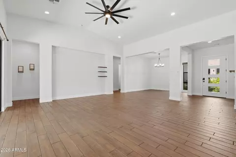 Living - 813 E Corral Rd, Phoenix, AZ 85042 photo 5 of 6