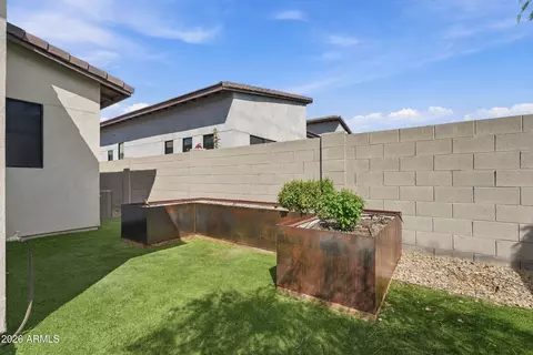 Exterior - 813 E Corral Rd, Phoenix, AZ 85042 photo 3 of 12