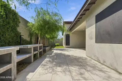 Exterior - 813 E Corral Rd, Phoenix, AZ 85042 photo 4 of 12