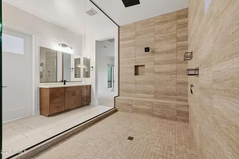 Bath - 813 E Corral Rd, Phoenix, AZ 85042 photo 3 of 8