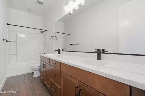 Bath - 813 E Corral Rd, Phoenix, AZ 85042 photo 6 of 8