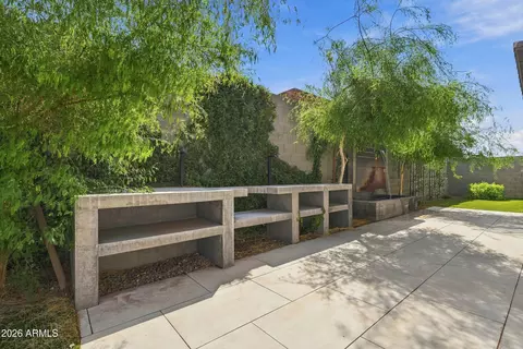 Exterior - 813 E Corral Rd, Phoenix, AZ 85042 photo 5 of 12