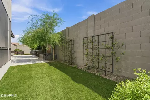 Exterior - 813 E Corral Rd, Phoenix, AZ 85042 photo 8 of 12