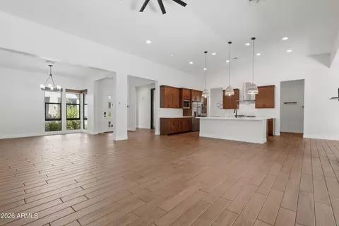 Living - 813 E Corral Rd, Phoenix, AZ 85042 photo 2 of 6