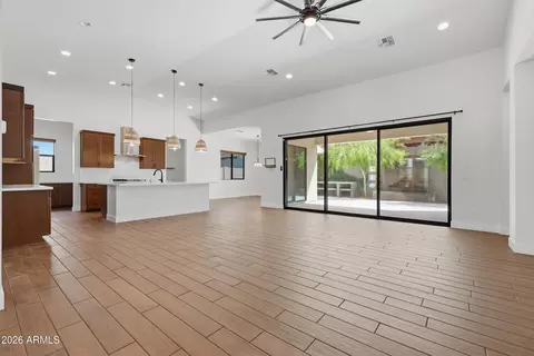 Living - 813 E Corral Rd, Phoenix, AZ 85042 photo 3 of 6