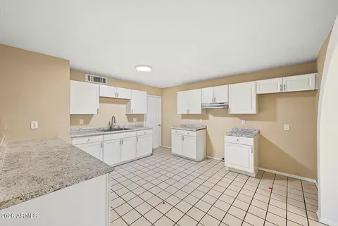 Kitchen - 4630 E Southern Ave, Phoenix, AZ 85042 photo 1 of 3