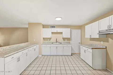 Kitchen - 4630 E Southern Ave, Phoenix, AZ 85042 photo 2 of 3