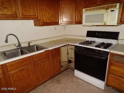 Kitchen - 2117 E Howe Ave, Tempe, AZ 85281 photo 2 of 3
