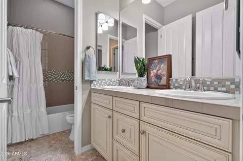 Bath - 2883 E Ridgewood Ln, Gilbert, AZ 85298 photo 5 of 6
