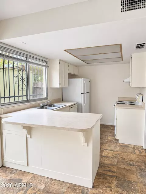 Kitchen - 2643 W Wolf St, Phoenix, AZ 85017 photo 3 of 6