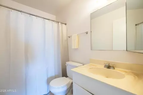 Bath - 2643 W Wolf St, Phoenix, AZ 85017 photo 2 of 3