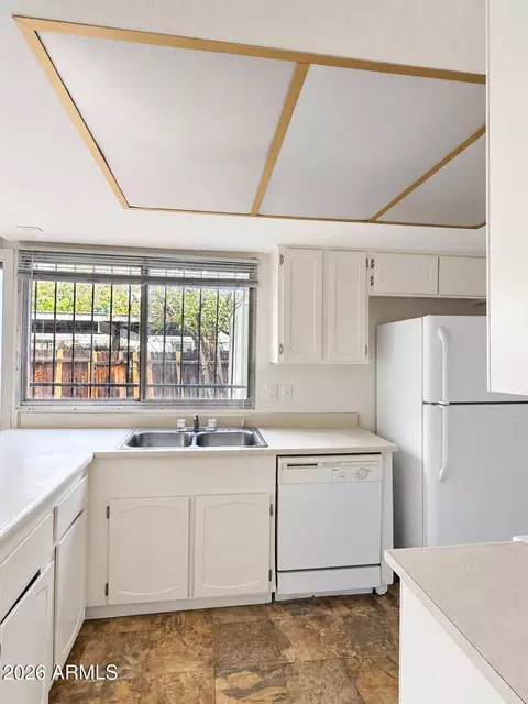 Kitchen - 2643 W Wolf St, Phoenix, AZ 85017 photo 5 of 6