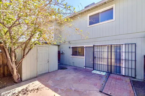 Exterior - 2643 W Wolf St, Phoenix, AZ 85017 photo 4 of 8