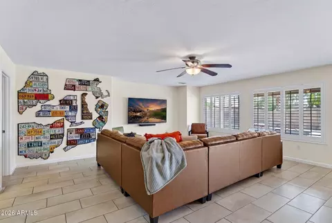 Living - 1361 E Jasper Dr, Gilbert, AZ 85296 photo 3 of 4