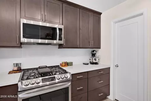 Kitchen - 1361 E Jasper Dr, Gilbert, AZ 85296 photo 4 of 6
