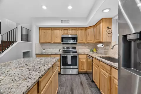 Kitchen - 1301 E Sierra Madre Ave, Gilbert, AZ 85296 photo 6 of 7