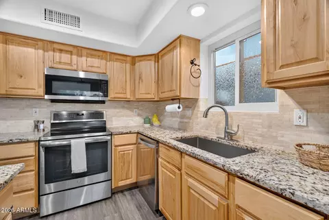 Kitchen - 1301 E Sierra Madre Ave, Gilbert, AZ 85296 photo 7 of 7