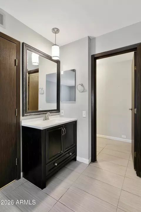 Bath - 4307 N 28th St, Phoenix, AZ 85016 photo 1 of 2