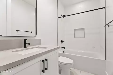 Bath - 5513 E Verde Ln, Phoenix, AZ 85018 photo 3 of 5