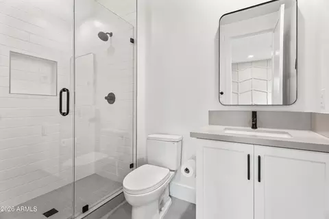Bath - 5513 E Verde Ln, Phoenix, AZ 85018 photo 5 of 5