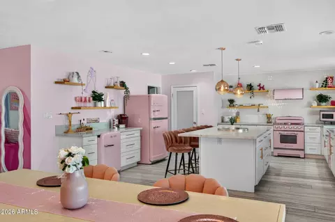 Kitchen - 2190 E Greenway Dr, Tempe, AZ 85282 photo 2 of 13