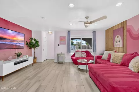 Living - 2190 E Greenway Dr, Tempe, AZ 85282 photo 3 of 4