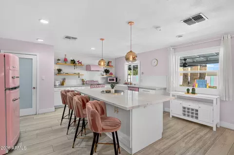 Kitchen - 2190 E Greenway Dr, Tempe, AZ 85282 photo 5 of 13